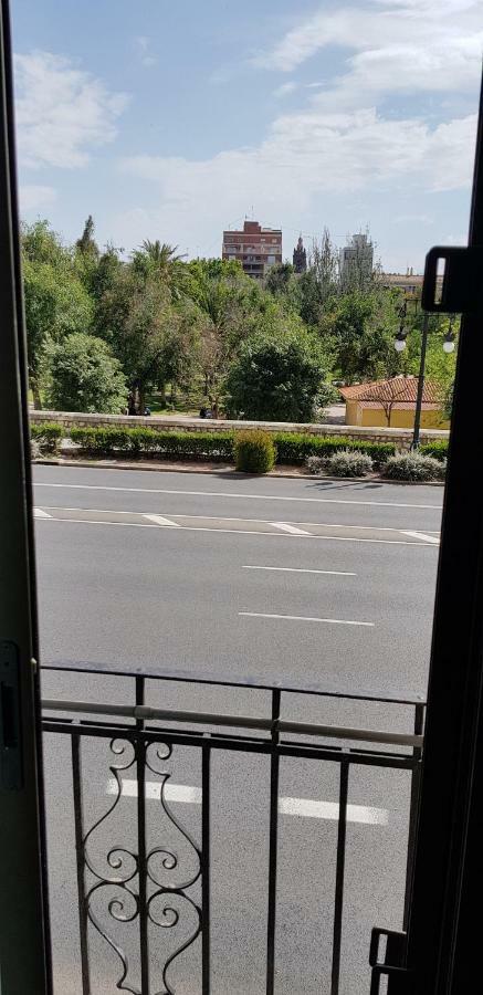 Domus Valencia Apartamentos Centro Frente A Torres De Serrano Εξωτερικό φωτογραφία