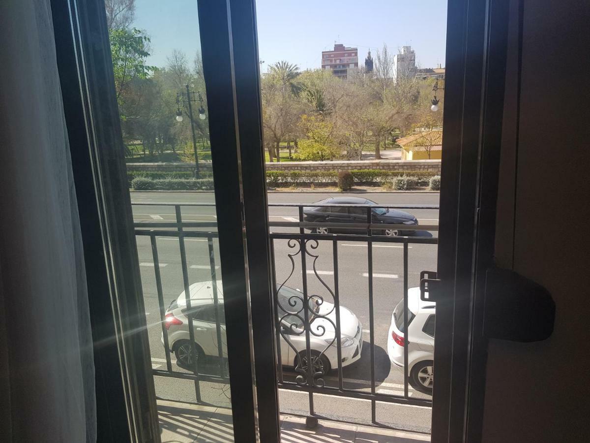 Domus Valencia Apartamentos Centro Frente A Torres De Serrano Εξωτερικό φωτογραφία